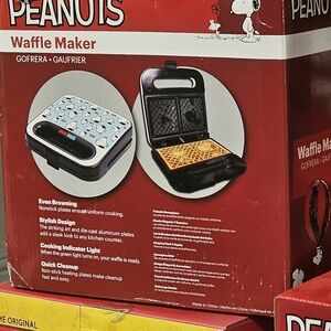 Peanuts Snoopy Waffle Maker - Black and White